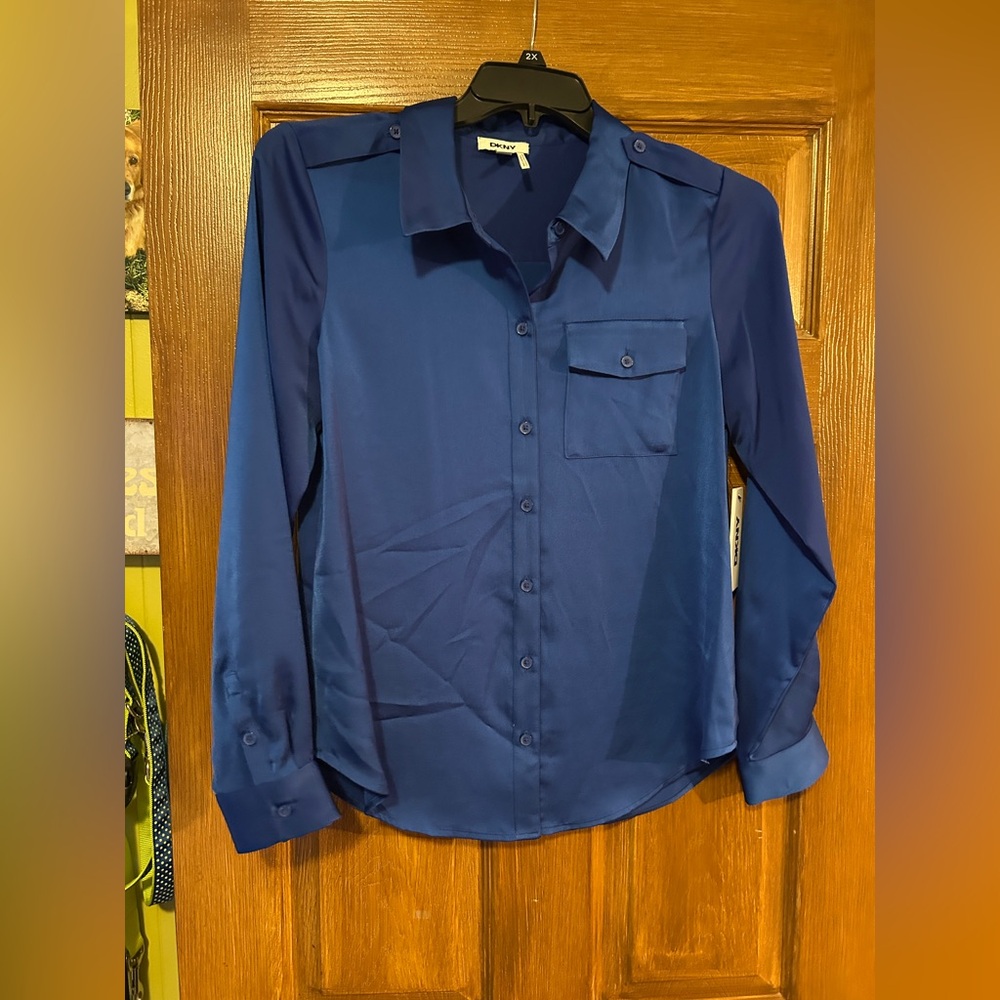 NWT Women’s size large DKNY Blue Shirt